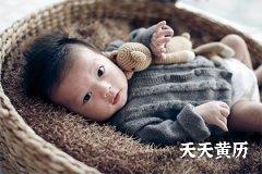 2023年3月3日出生的男宝宝缺火缺土如何起名？