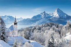 2022年农历七月二十五日穿什么颜色吉利？