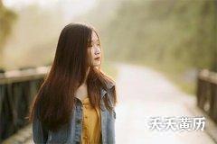 2022年农历四月初一日劳动节适合穿什么颜色的衣服吉利？