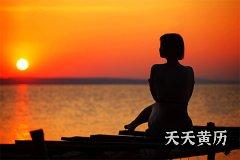 2022年农历五月初十日五行穿衣